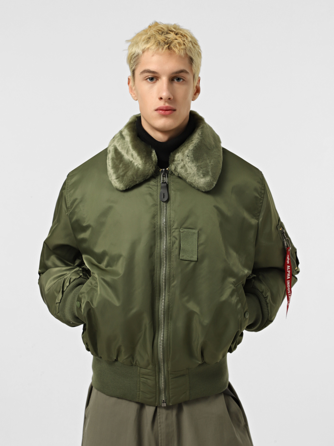 Куртки та дублянки Alpha Industries B-15 модель MJB23010C1_310 Куртки та дублянки Alpha Industries B-15 модель MJB23010C1_310 Фото