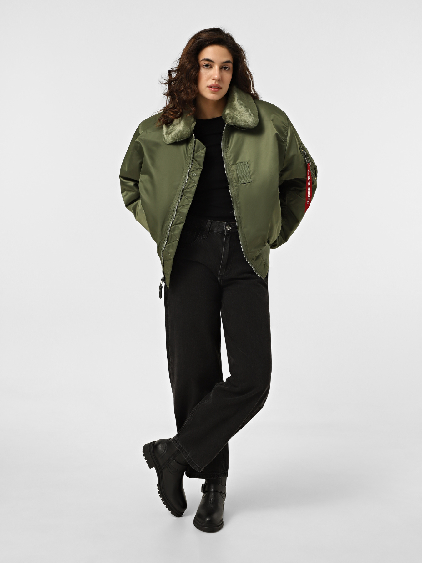 Куртки та дублянки Alpha Industries B-15 модель MJB23010C1_310 Куртки та дублянки Alpha Industries B-15 модель MJB23010C1_310 Фото