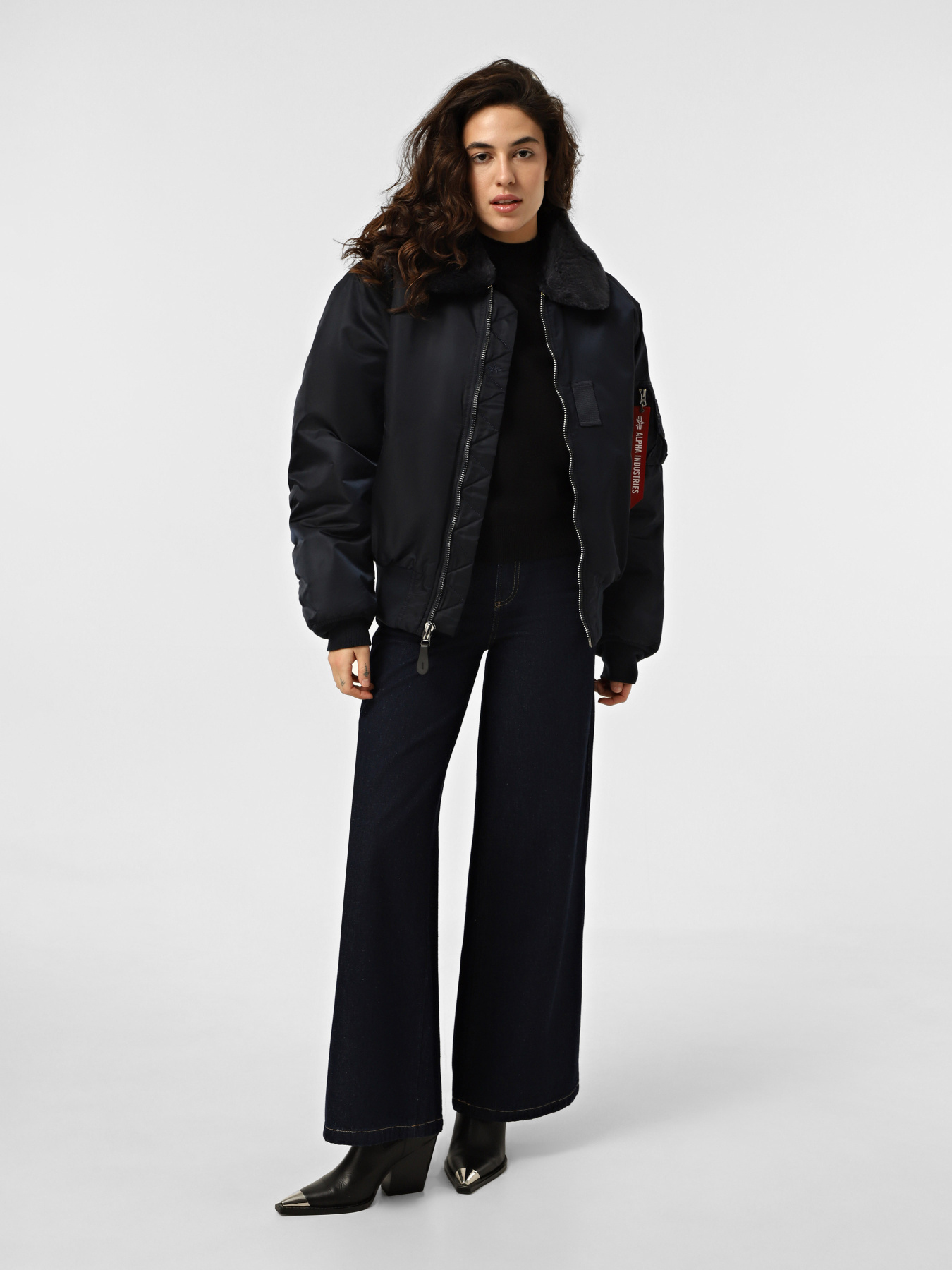 Куртки та дублянки Alpha Industries B-15 модель MJB23010C1_410 Куртки та дублянки Alpha Industries B-15 модель MJB23010C1_410 Фото