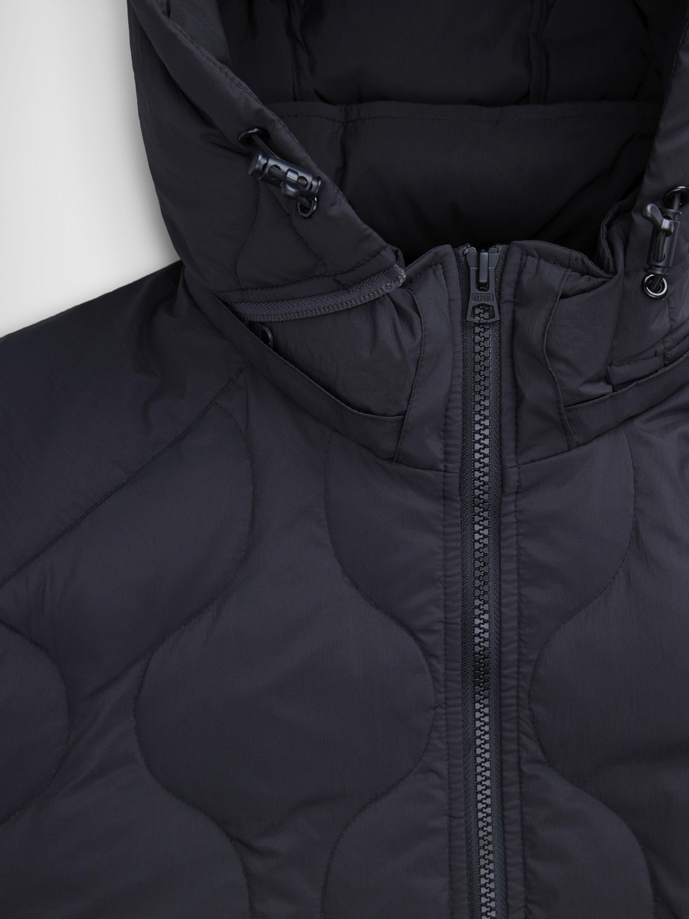 Куртки и дубленки Alpha Industries Lightweight Quilted Down модель MJL54501C1_001 Куртки и дубленки Alpha Industries Lightweight Quilted Down модель MJL54501C1_001 Фото