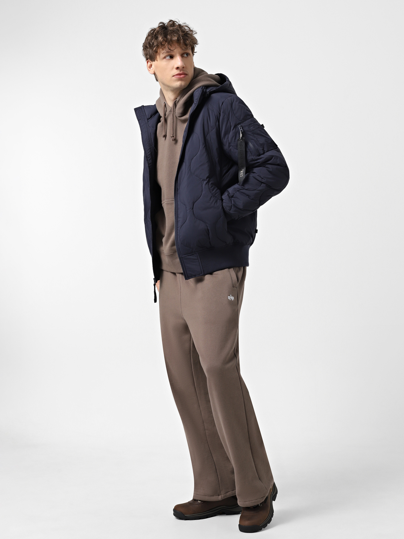 Куртки и дубленки Alpha Industries Lightweight Quilted Down модель MJL54501C1_410 Фото