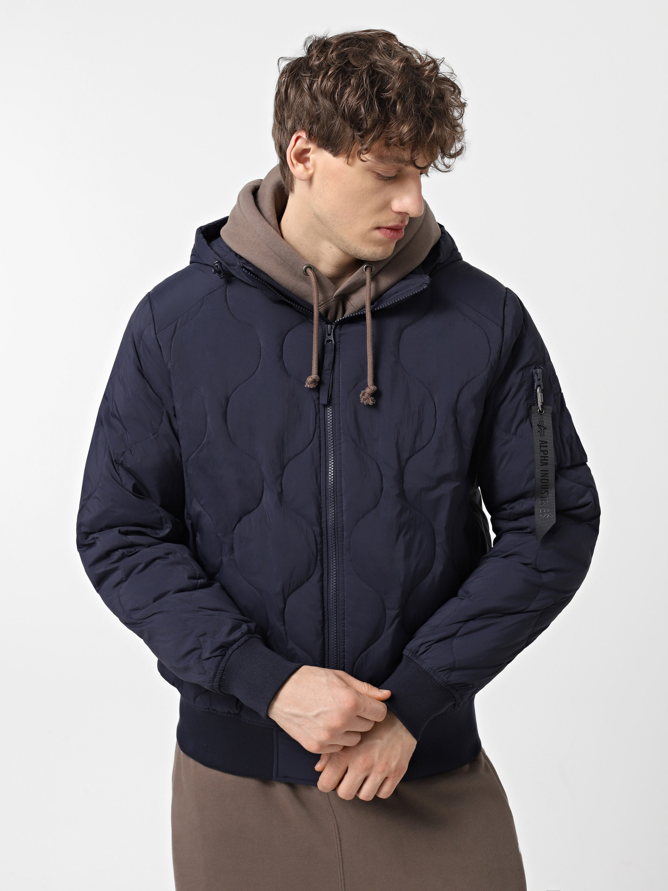 Куртки и дубленки Alpha Industries Lightweight Quilted Down модель MJL54501C1_410 Фото