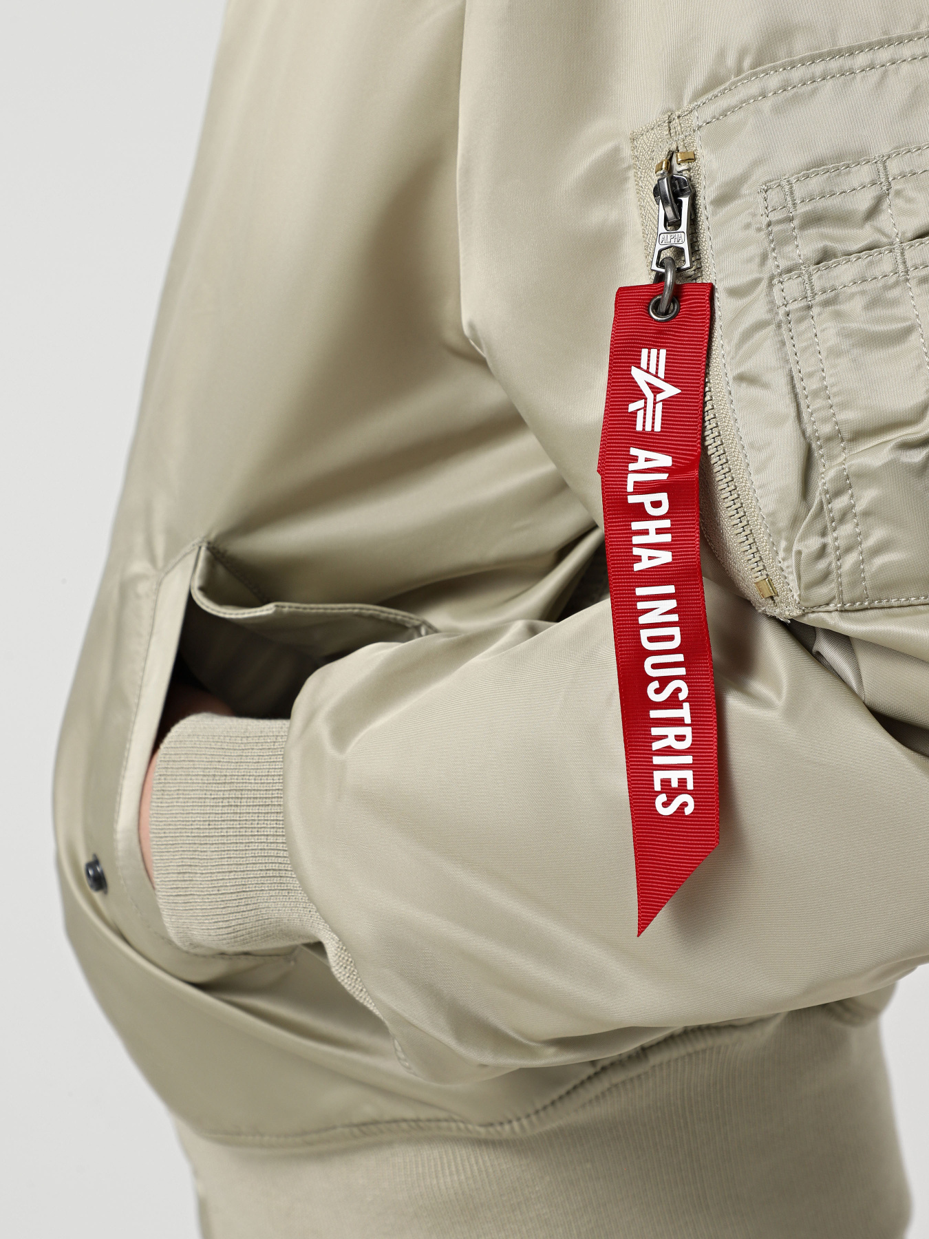 Куртки та дублянки Alpha Industries ALPHA MA-1 FLIGHT JACKET модель MJM21000C1_369 Фото