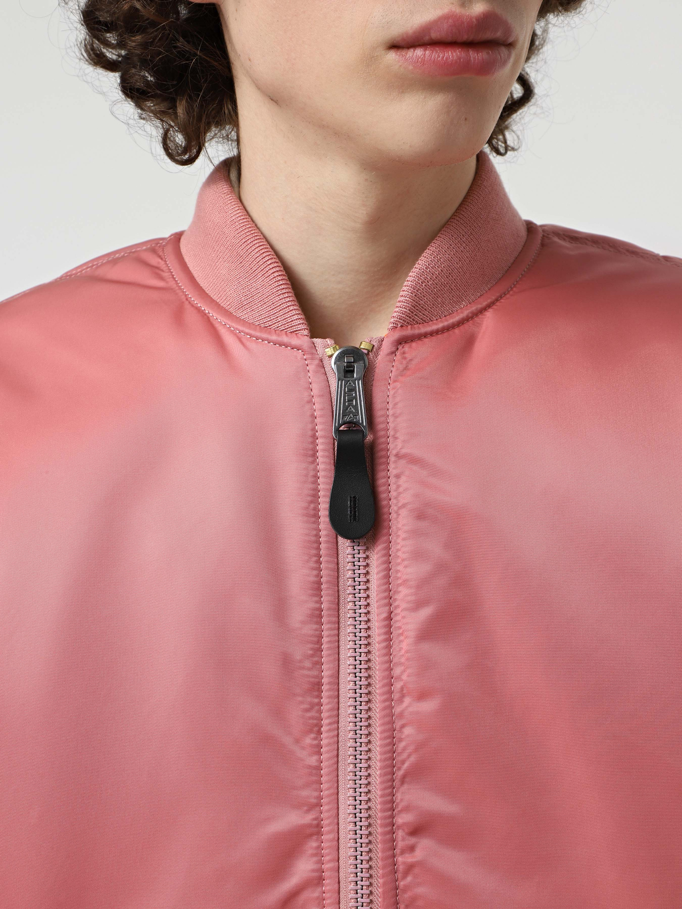 Куртки та дублянки Alpha Industries ALPHA MA-1 FLIGHT JACKET модель MJM21000C1_652 Фото