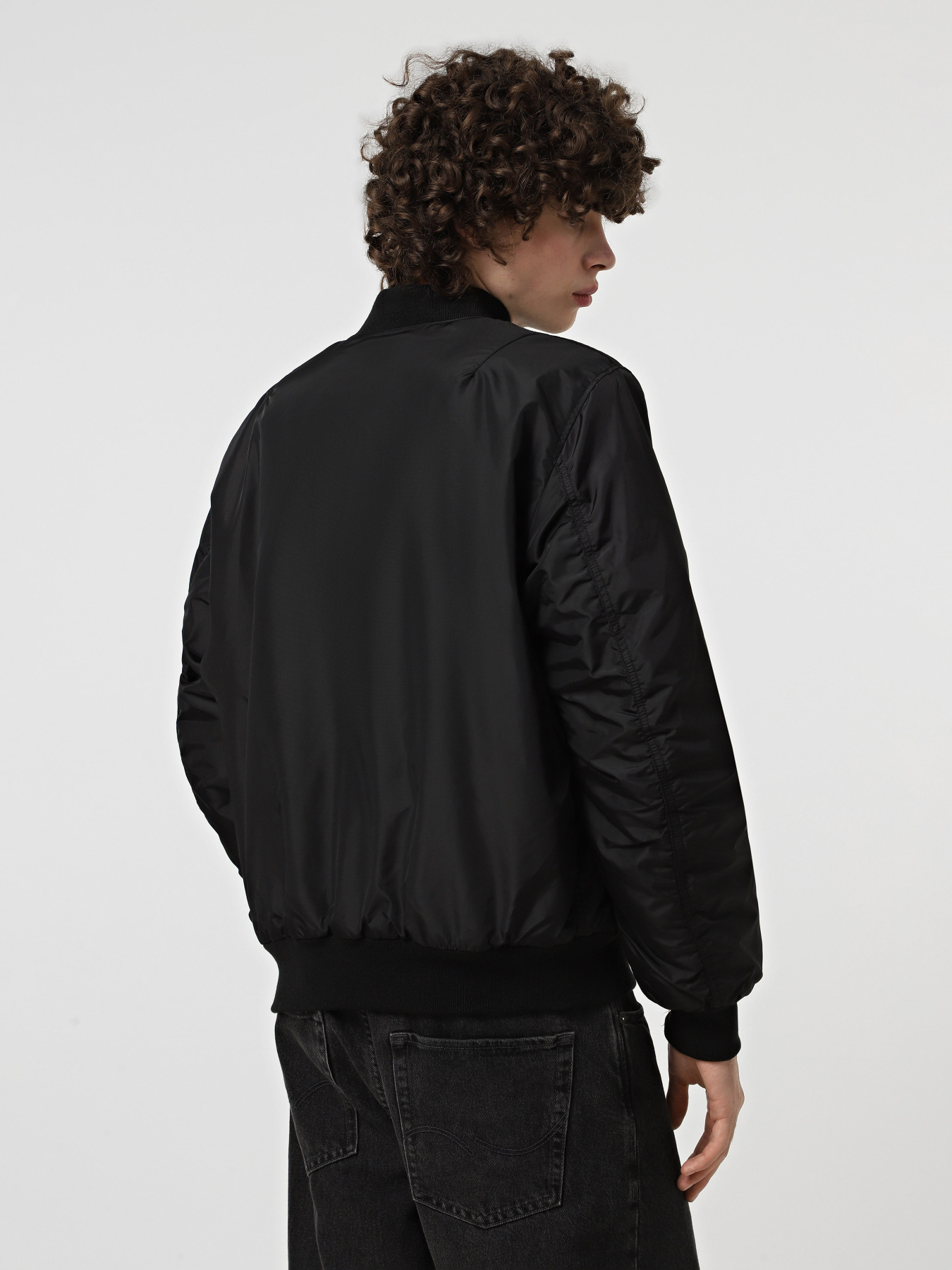 Куртки та дублянки Alpha Industries MA-1 LOGO OXFORD FLIGHT JACKET модель MJM55513C1_001 Куртки та дублянки Alpha Industries MA-1 LOGO OXFORD FLIGHT JACKET модель MJM55513C1_001 Фото