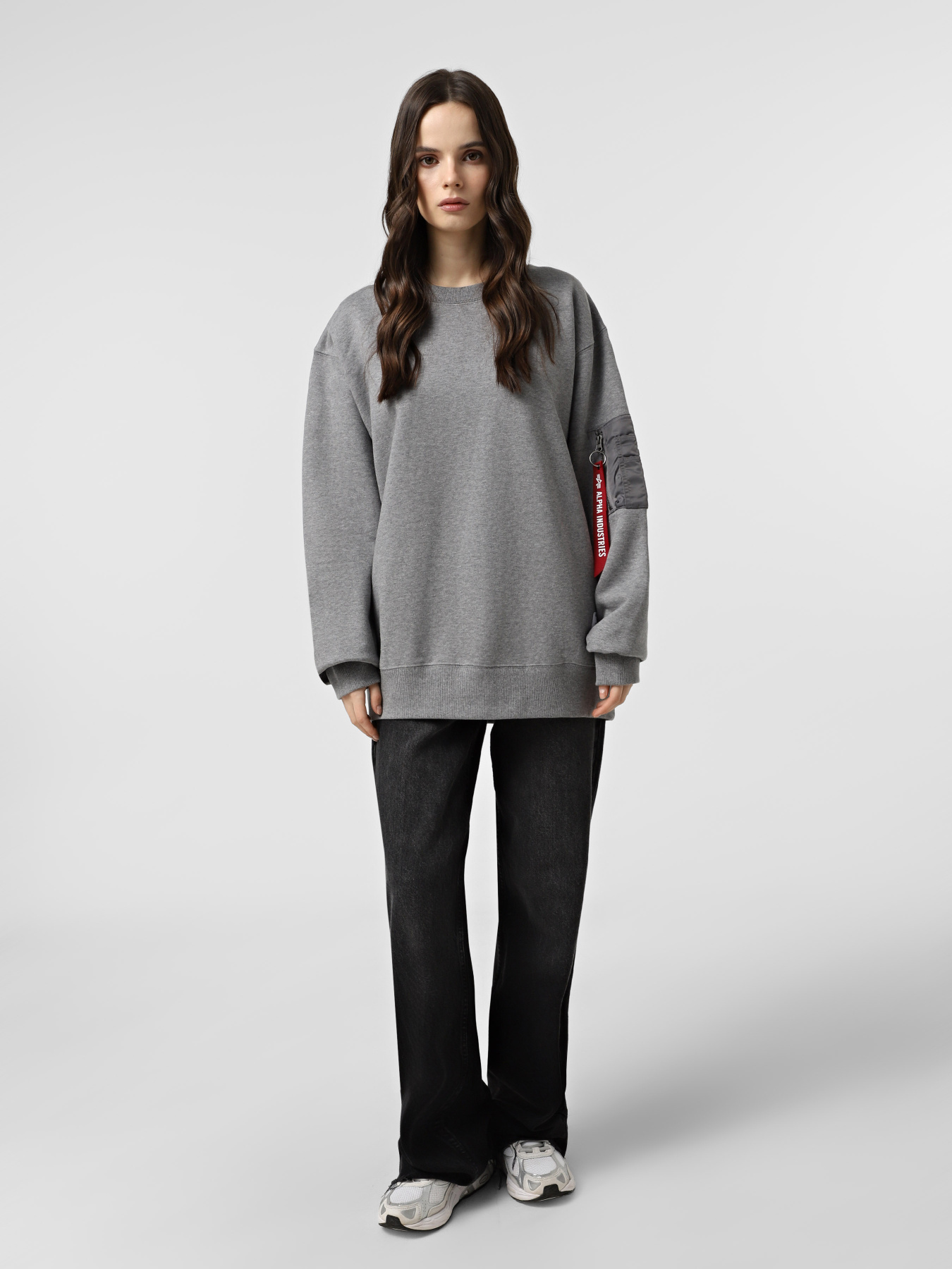 Худи и свитшоты Alpha Industries UTILITY POCKET CREWNECK модель USU55501C1_063 Худи и свитшоты Alpha Industries UTILITY POCKET CREWNECK модель USU55501C1_063 Фото
