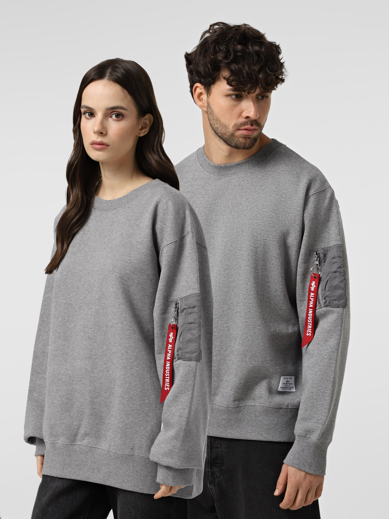 Худи и свитшоты Alpha Industries UTILITY POCKET CREWNECK модель USU55501C1_063 Худи и свитшоты Alpha Industries UTILITY POCKET CREWNECK модель USU55501C1_063 Фото