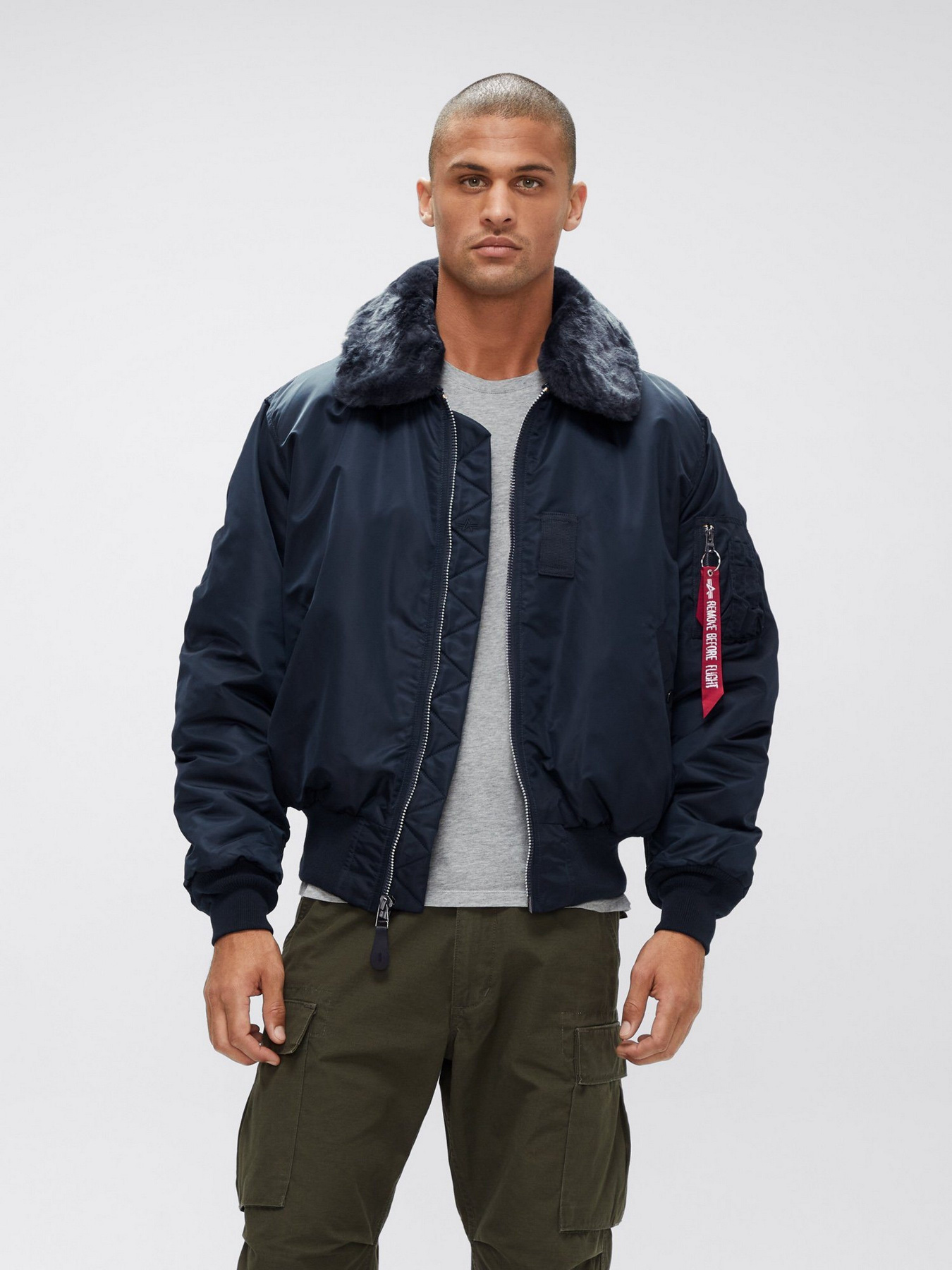 Куртки и дубленки Alpha Industries B-15 модель MJB23010C1_410 Куртки и дубленки Alpha Industries B-15 модель MJB23010C1_410 Фото