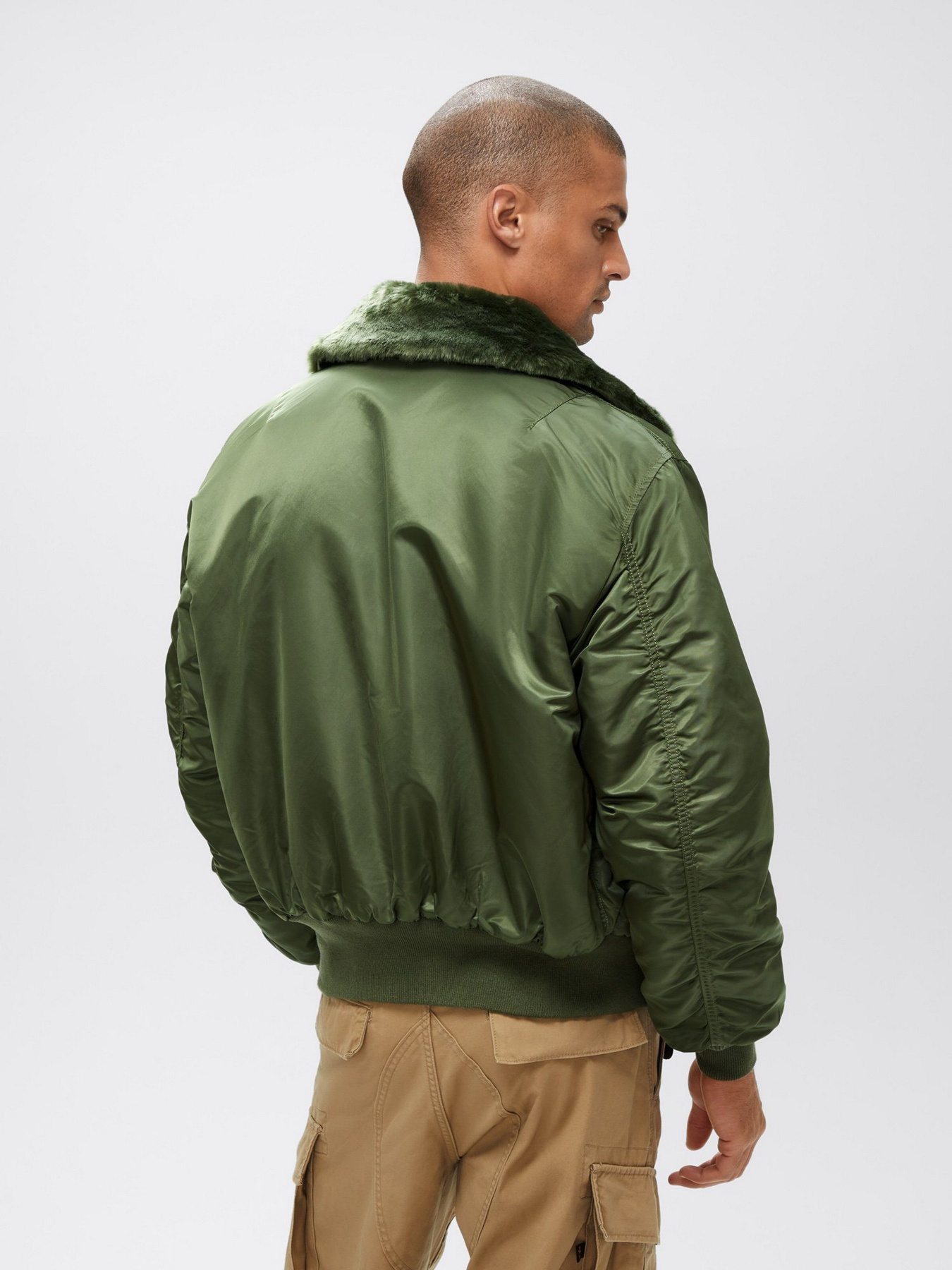 Куртки и дубленки Alpha Industries B-15 модель MJB23010C1_310 Куртки и дубленки Alpha Industries B-15 модель MJB23010C1_310 Фото