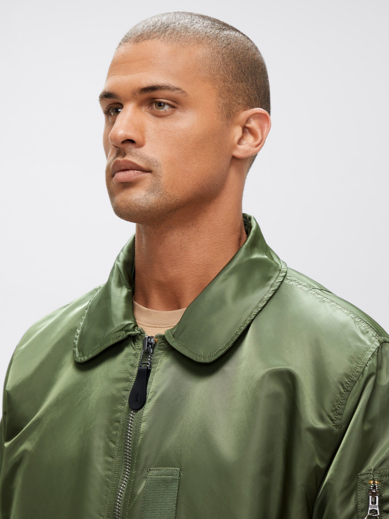 Куртки и дубленки Alpha Industries B-15 модель MJB23010C1_310 Куртки и дубленки Alpha Industries B-15 модель MJB23010C1_310 Фото
