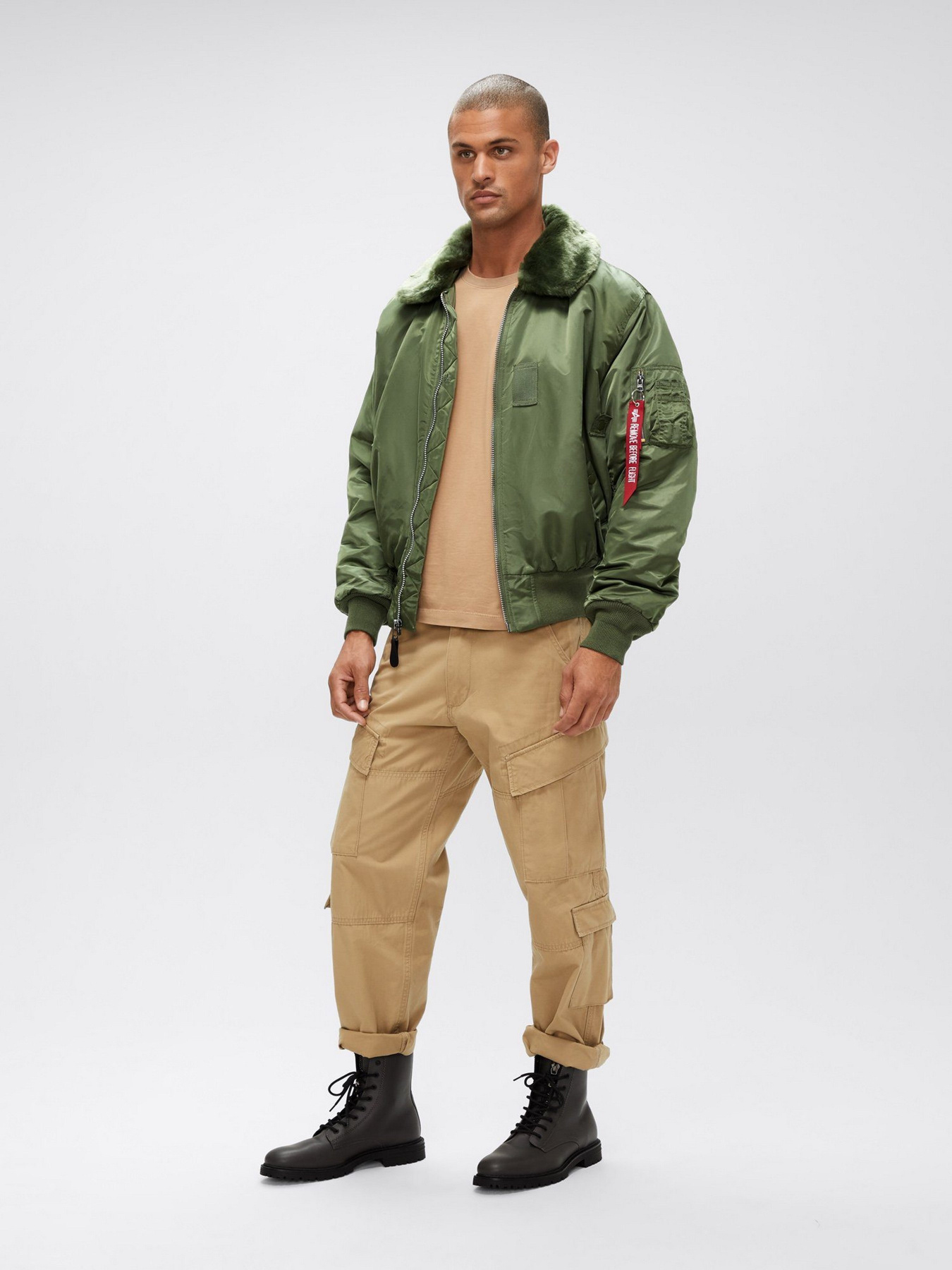 Куртки и дубленки Alpha Industries B-15 модель MJB23010C1_310 Куртки и дубленки Alpha Industries B-15 модель MJB23010C1_310 Фото