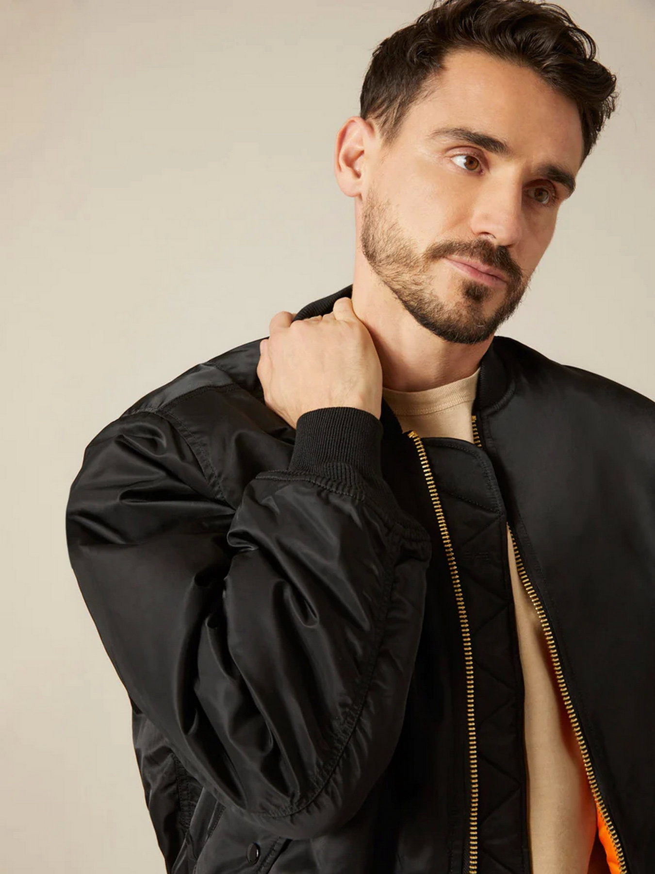 Куртки та дублянки Alpha Industries Ma-1 модель MJM21000C1_001 Куртки та дублянки Alpha Industries Ma-1 модель MJM21000C1_001 Фото