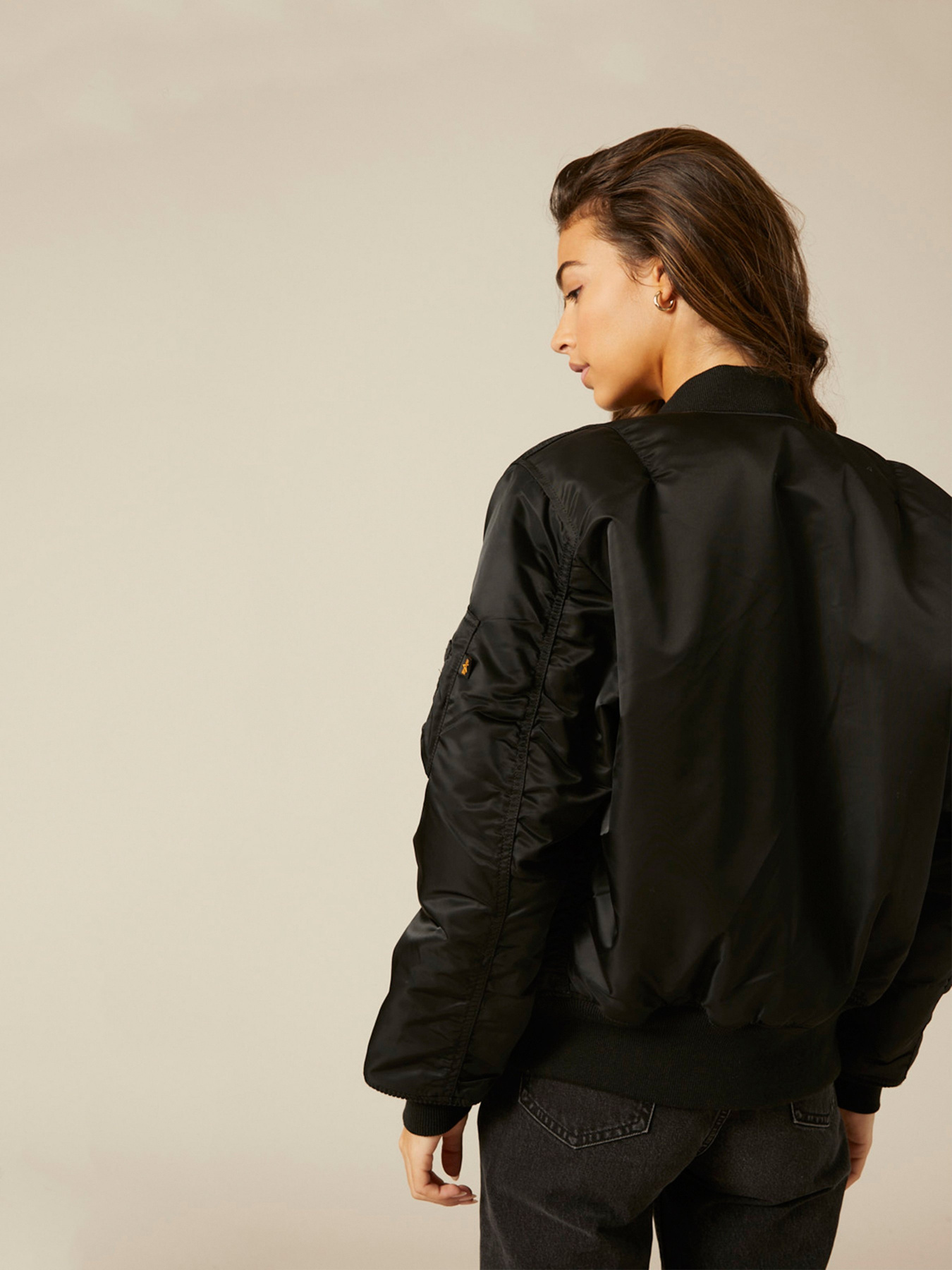 Куртки та дублянки Alpha Industries Ma-1 модель MJM21000C1_001 Куртки та дублянки Alpha Industries Ma-1 модель MJM21000C1_001 Фото