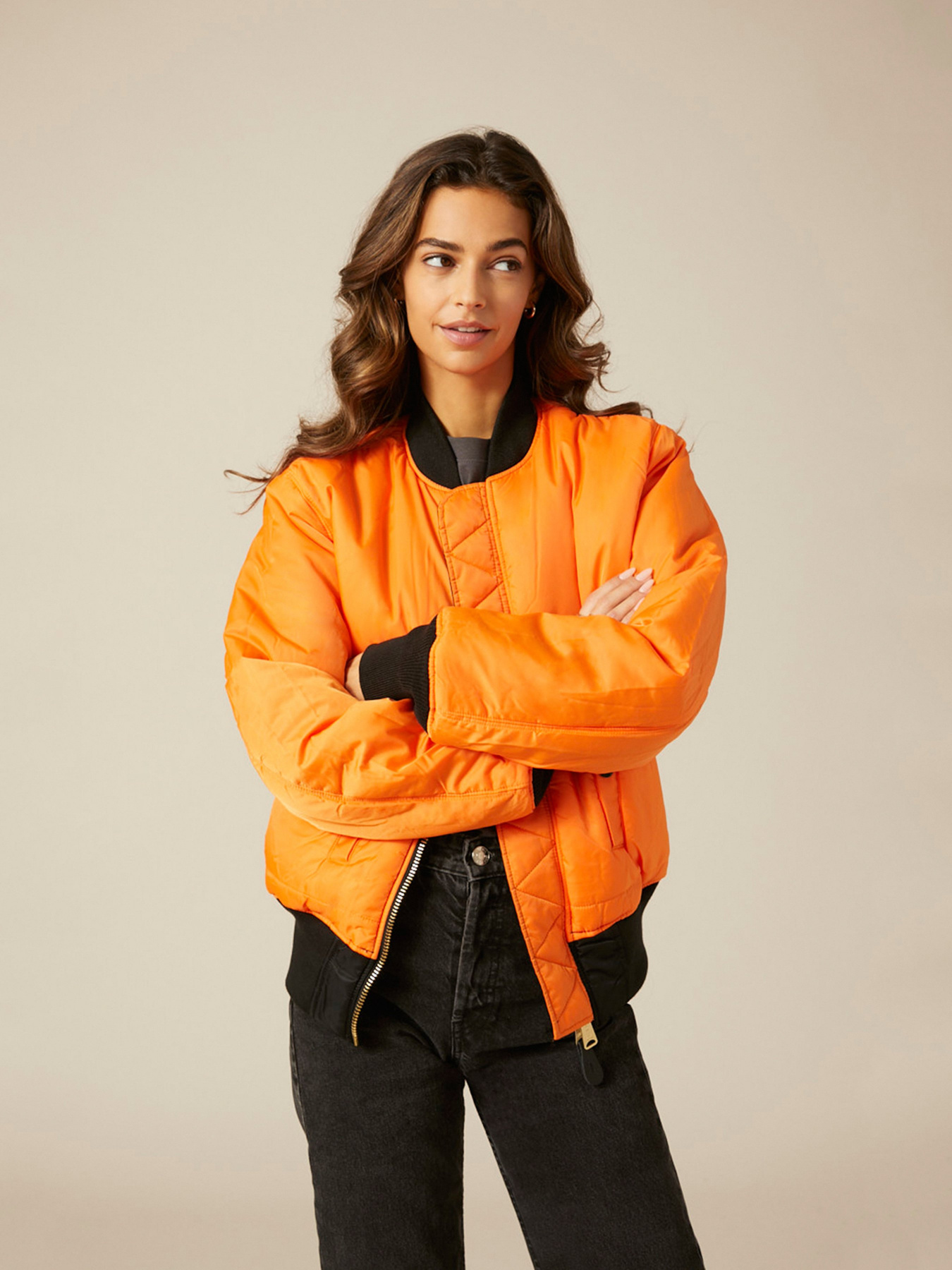 Куртки та дублянки Alpha Industries Ma-1 модель MJM21000C1_001 Куртки та дублянки Alpha Industries Ma-1 модель MJM21000C1_001 Фото