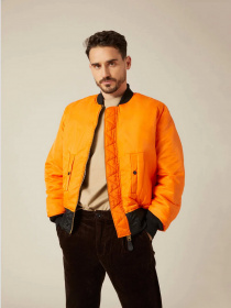 Куртки та дублянки Alpha Industries Ma-1 модель MJM21000C1_001 Фото