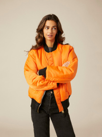 Куртки та дублянки Alpha Industries Ma-1 модель MJM21000C1_001 Фото