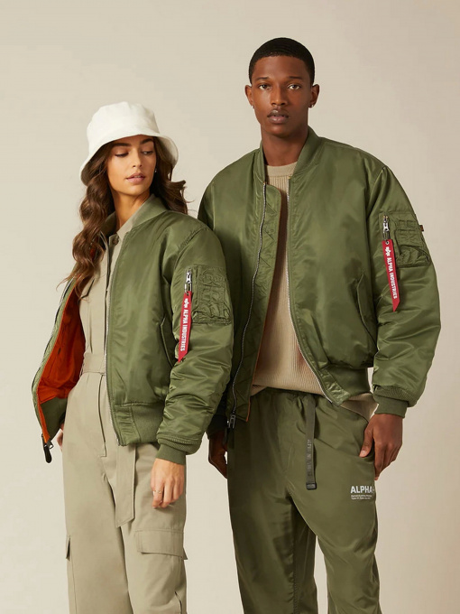 Куртки та дублянки Alpha Industries Ma-1 модель MJM21000C1_310 Фото