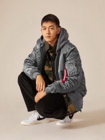 Куртки та дублянки Alpha Industries MA-1 NATUS модель MJM47506C1_022 Фото