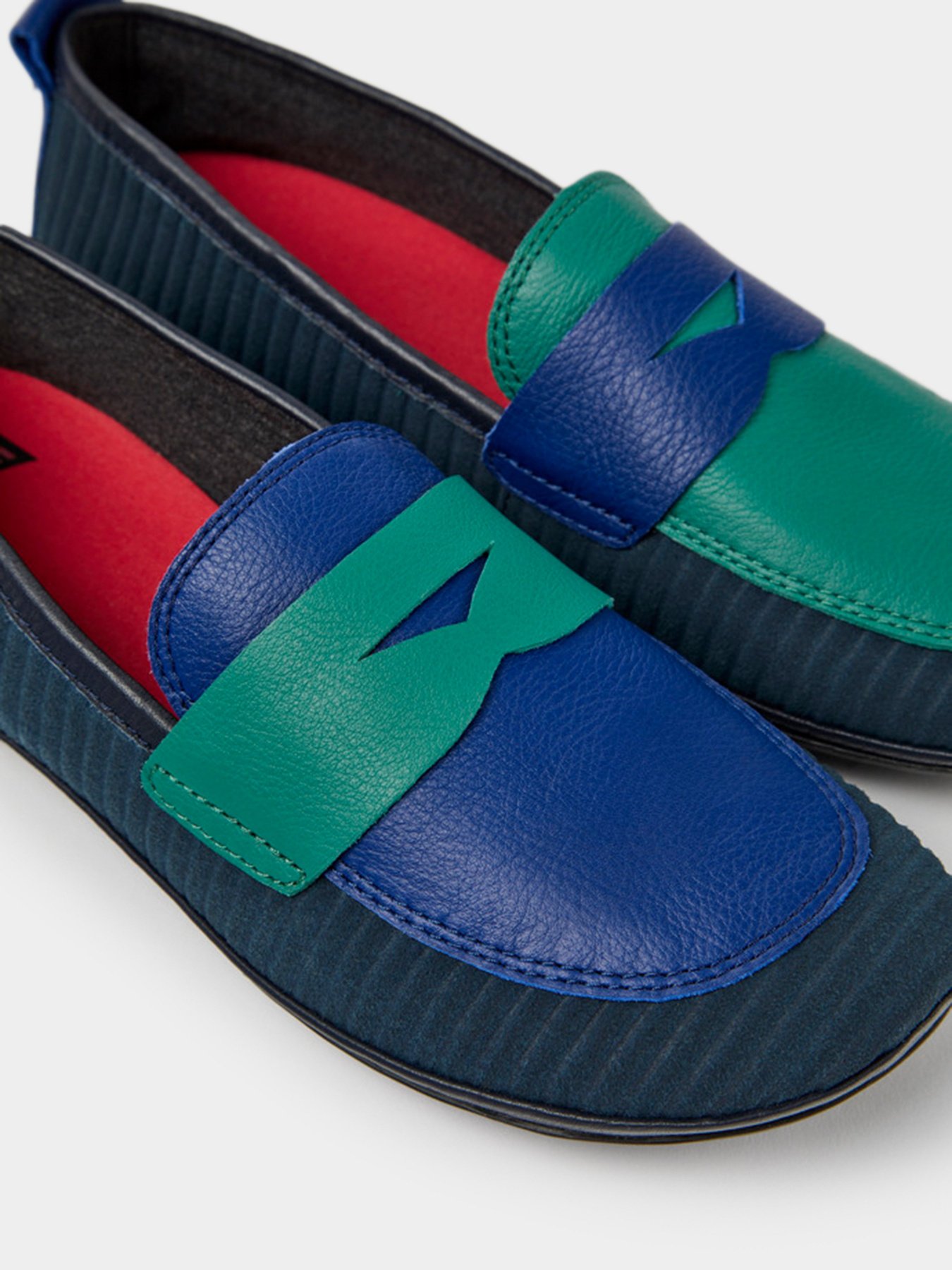Туфлі та лофери Camper Twins модель K201421-001 Фото