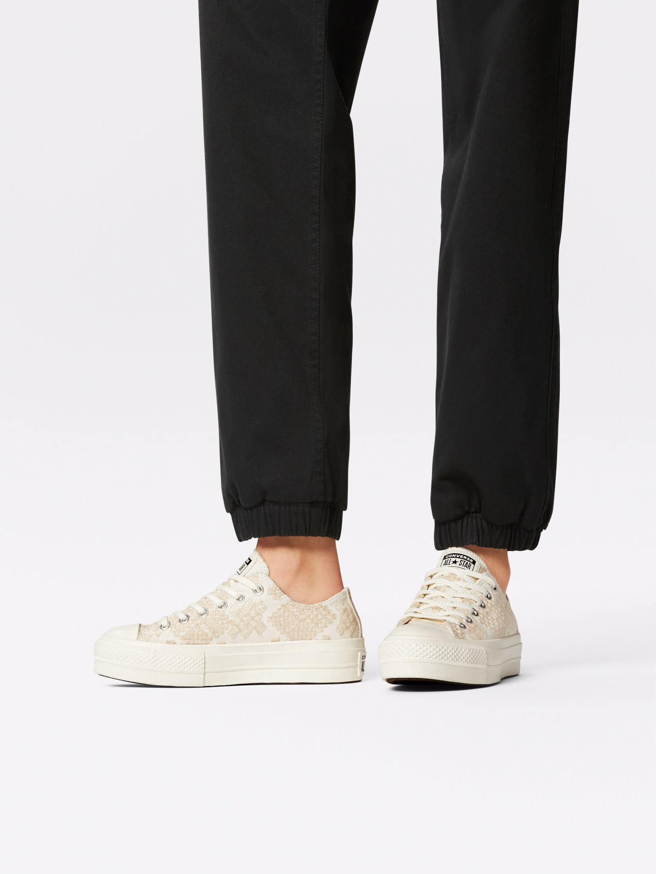 Кеды CONVERSE Chuck Taylor All Star Lift Festival Broderie модель A02225C Кеды CONVERSE Chuck Taylor All Star Lift Festival Broderie модель A02225C Фото