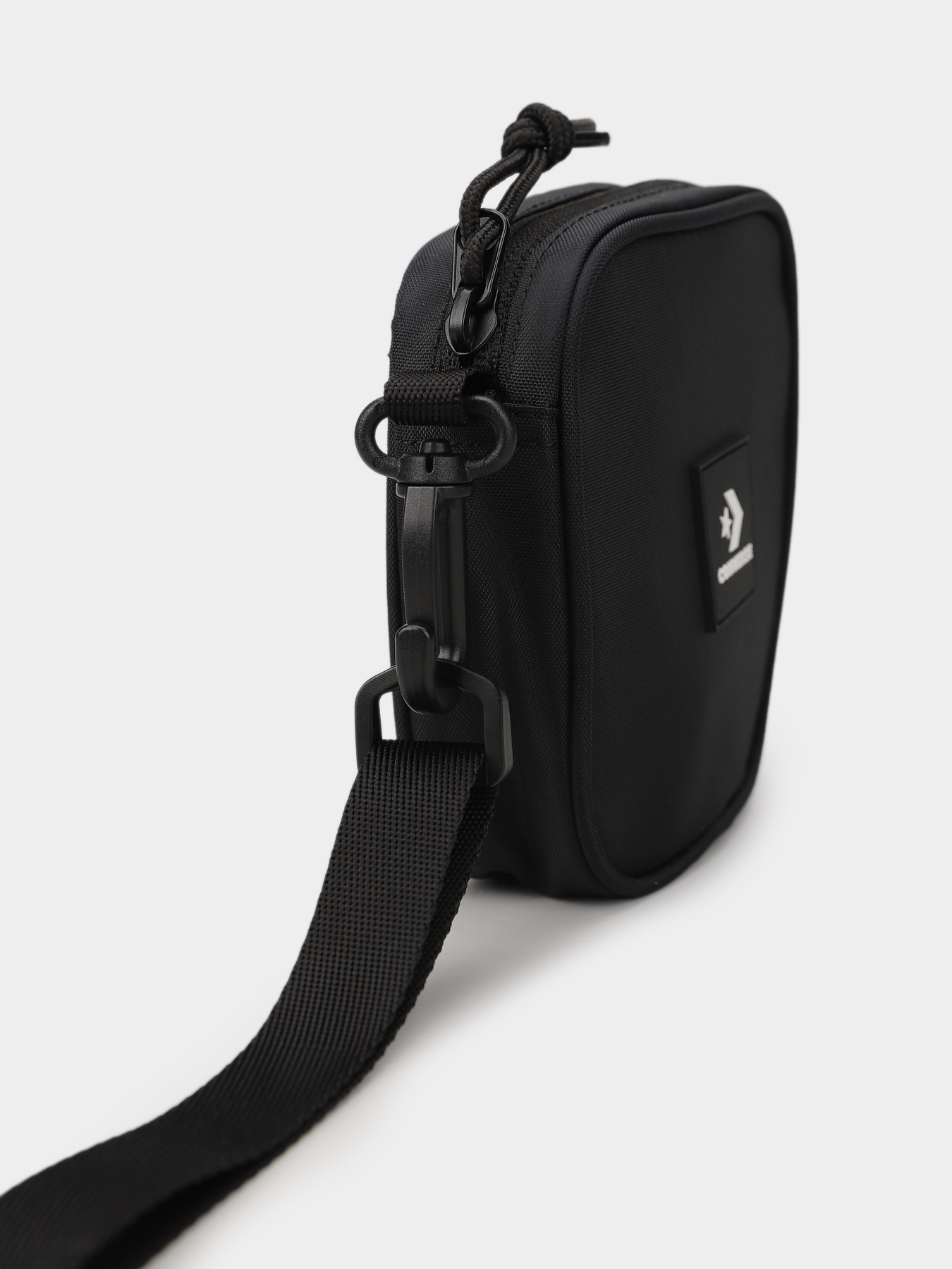 Сумки CONVERSE FLOATING POCKET POUCH модель 10027679-001 Сумки CONVERSE FLOATING POCKET POUCH модель 10027679-001 Фото
