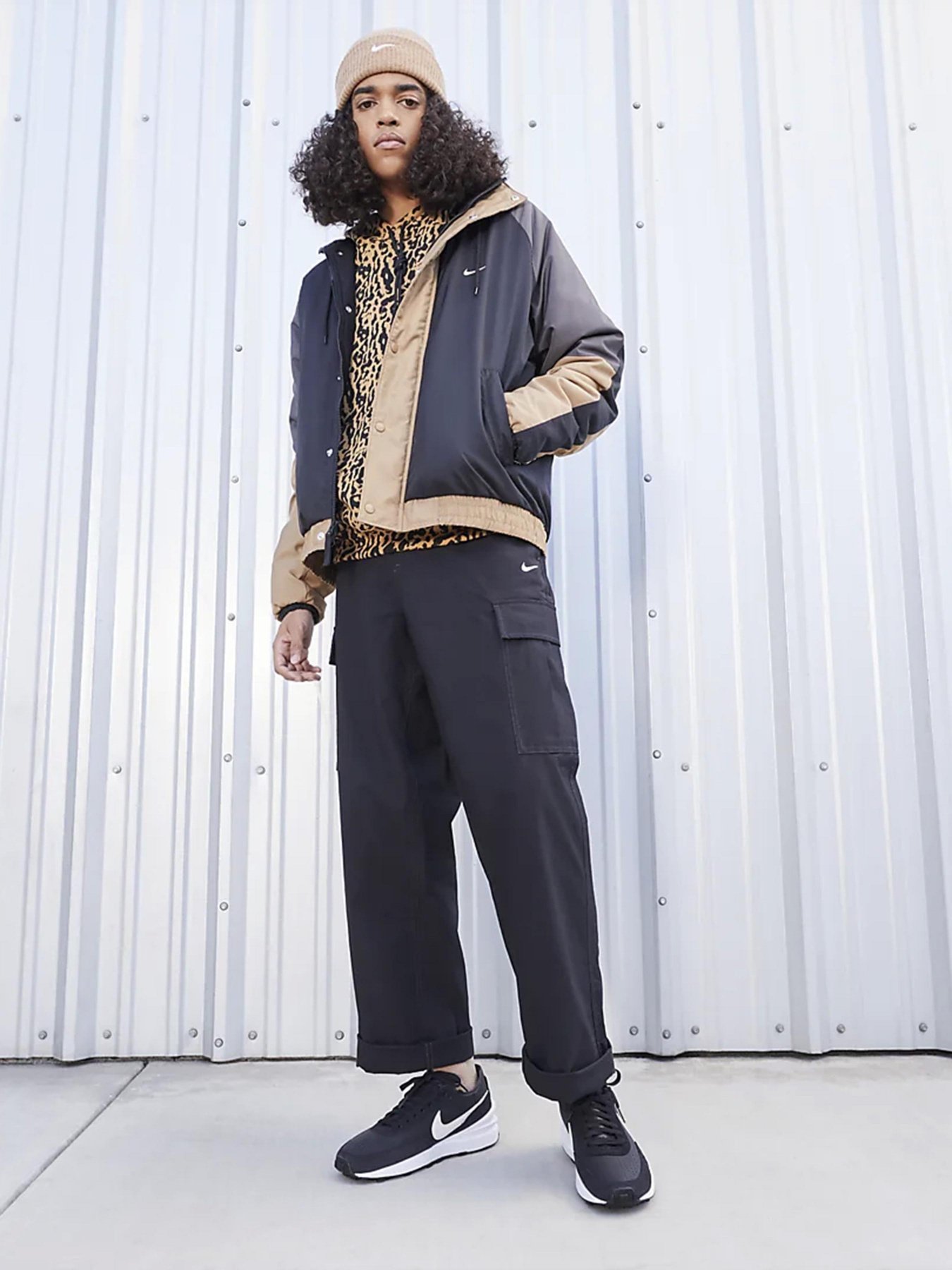 Кросівки NIKE  Waffle One модель DX9428-001 Фото