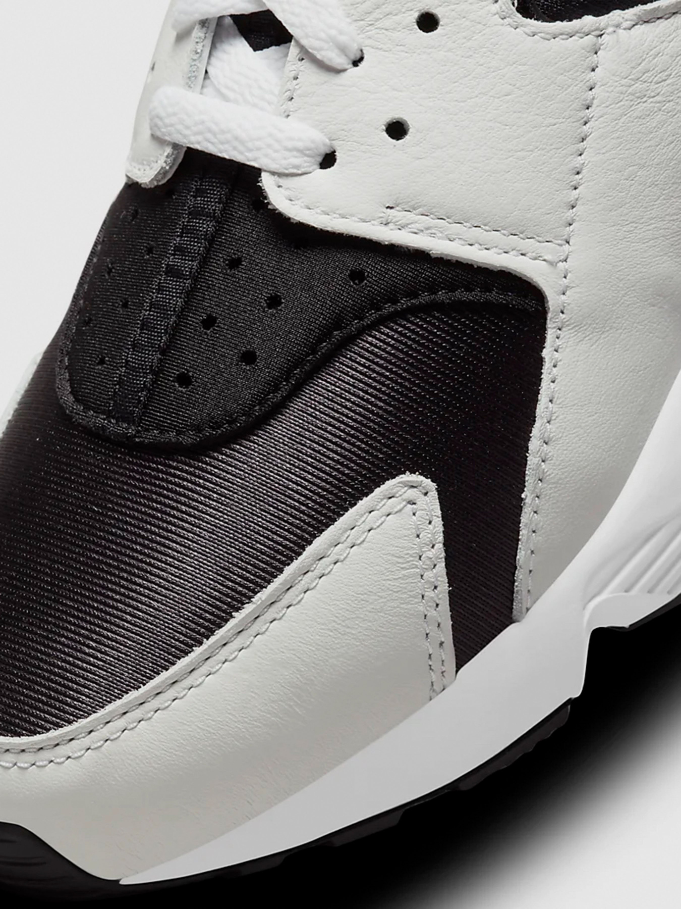Кросівки NIKE Air Huarache модель DD1068-001 Фото