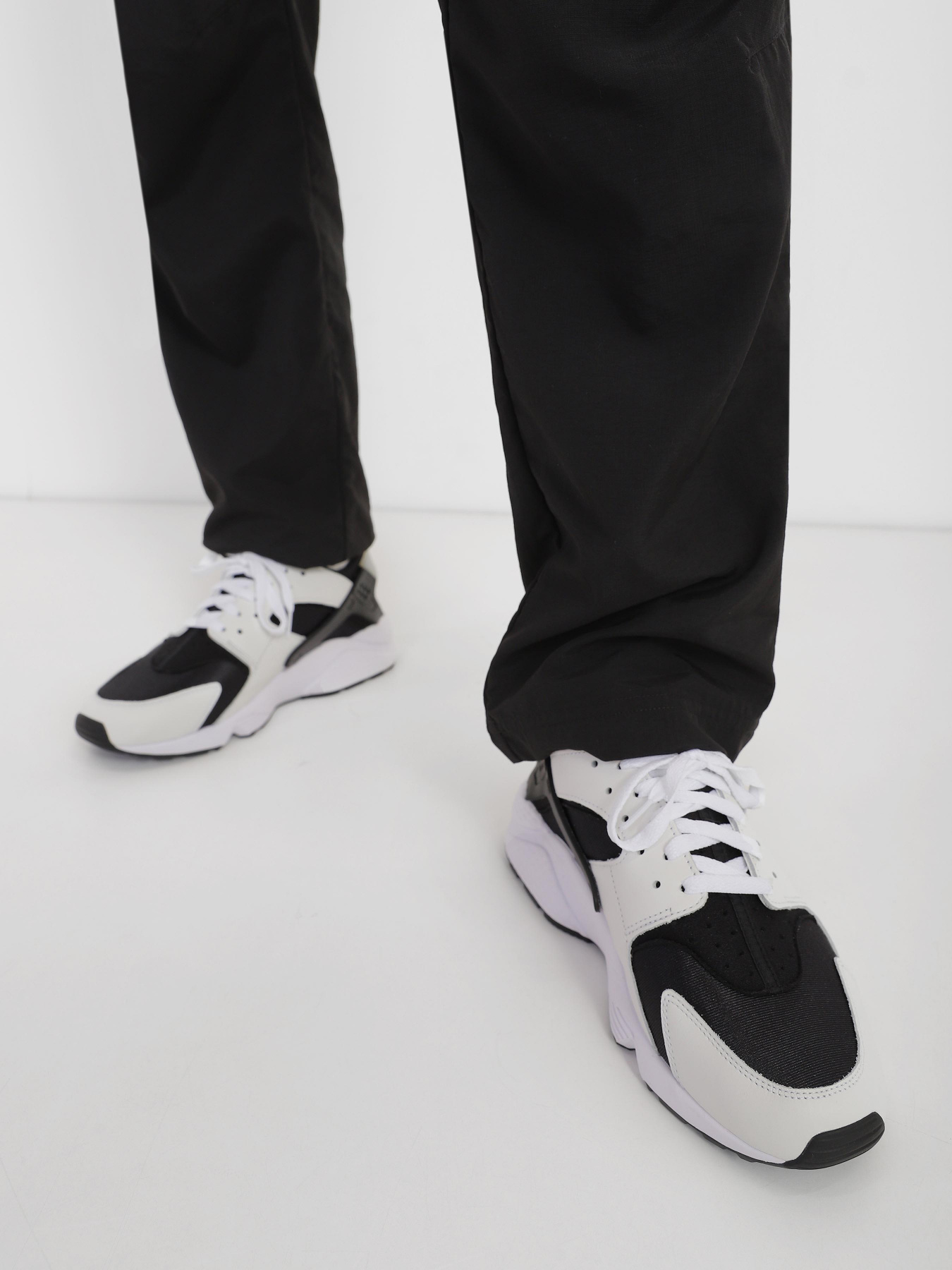 Кросівки NIKE Air Huarache модель DD1068-001 Фото