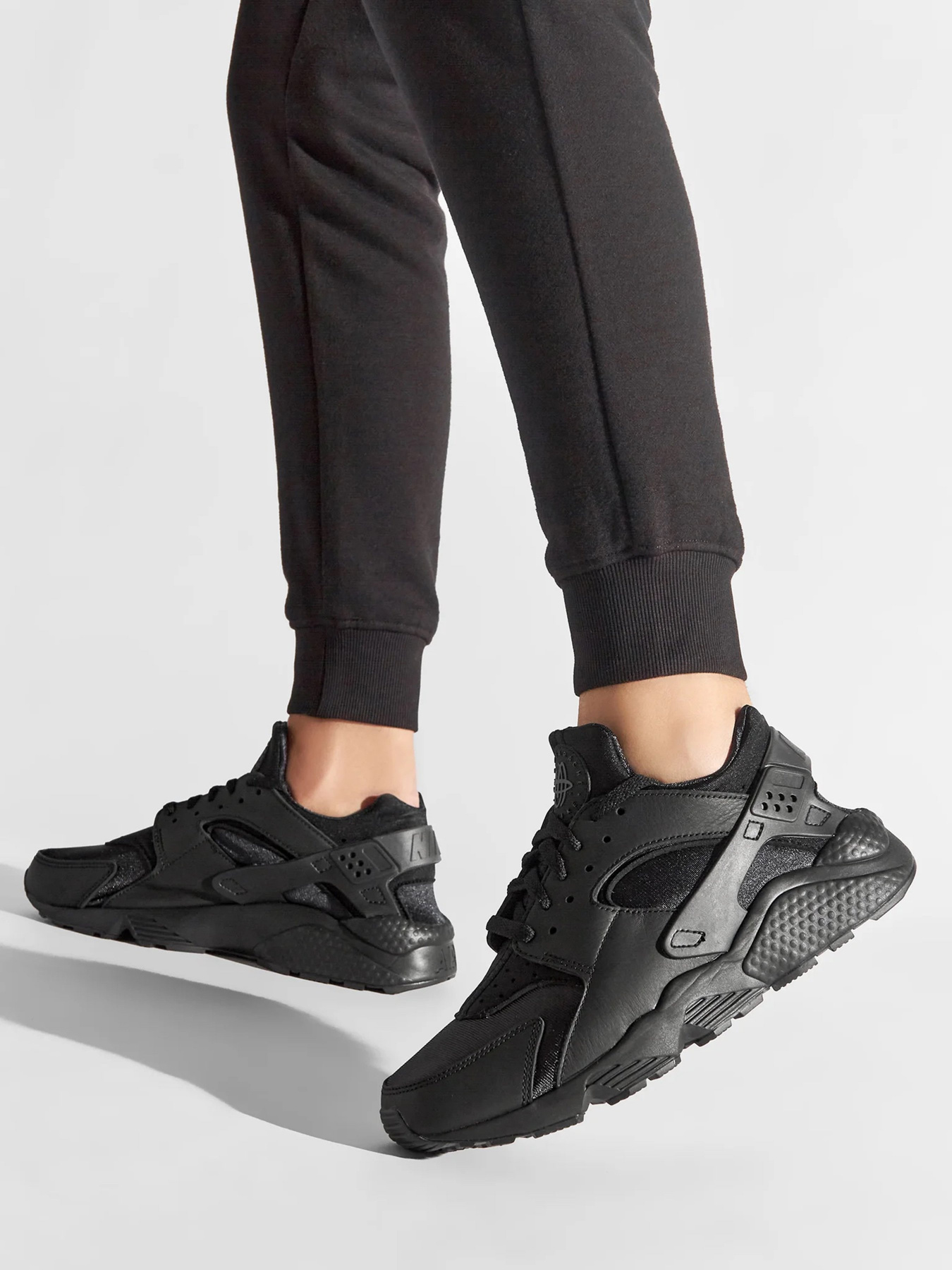 Кросівки NIKE Air Huarache модель DD1068-002 Фото