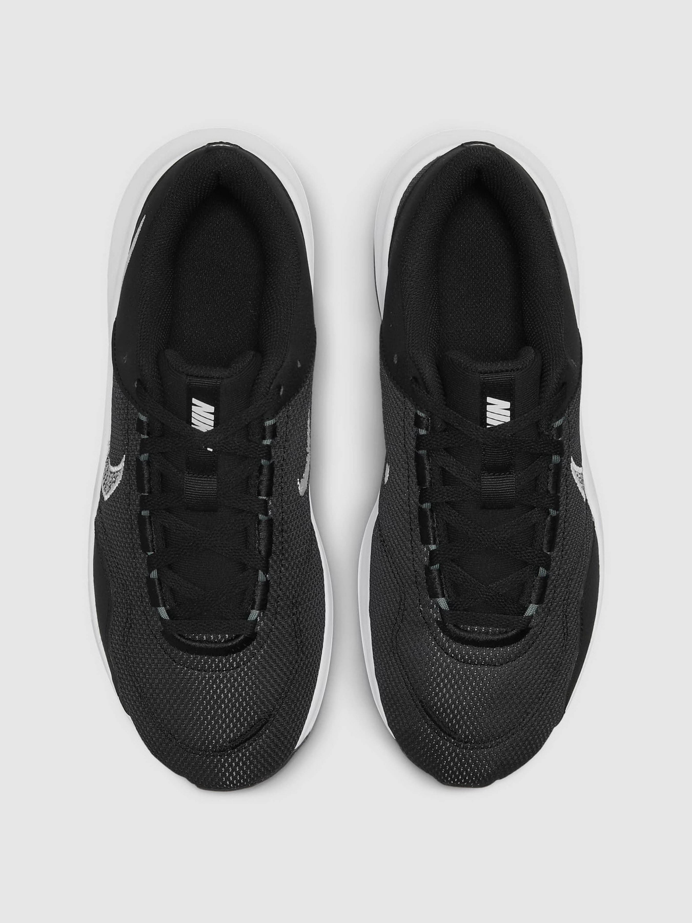 Кросівки NIKE LEGEND ESSENTIAL 3 модель DM1120-001 Фото