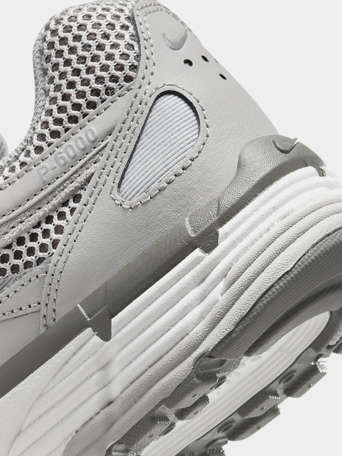 Кроссовки NIKE P-6000 модель FN6837-012 Фото