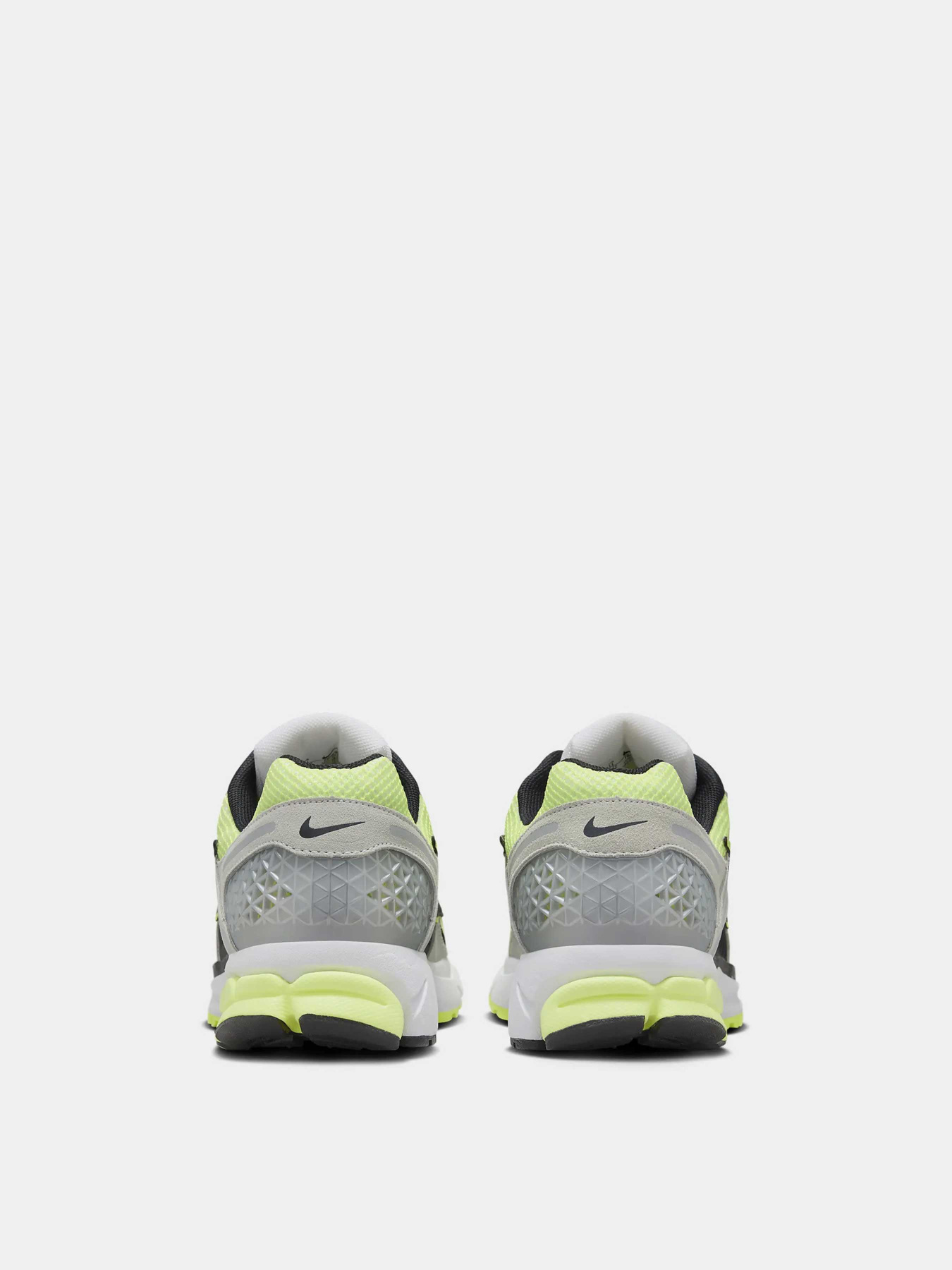 Кроссовки NIKE ZOOM VOMERO 5 модель FB9149-701 Фото