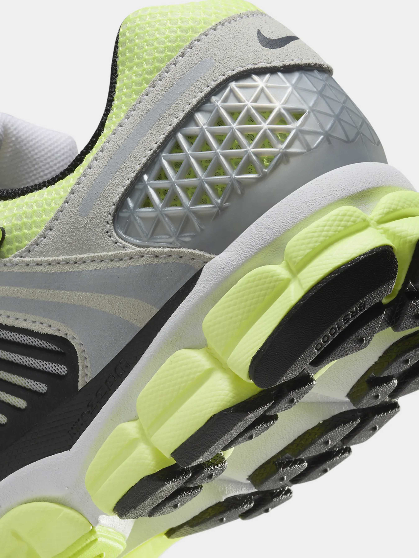 Кроссовки NIKE ZOOM VOMERO 5 модель FB9149-701 Фото