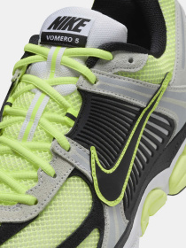Кроссовки NIKE ZOOM VOMERO 5 модель FB9149-701 Фото
