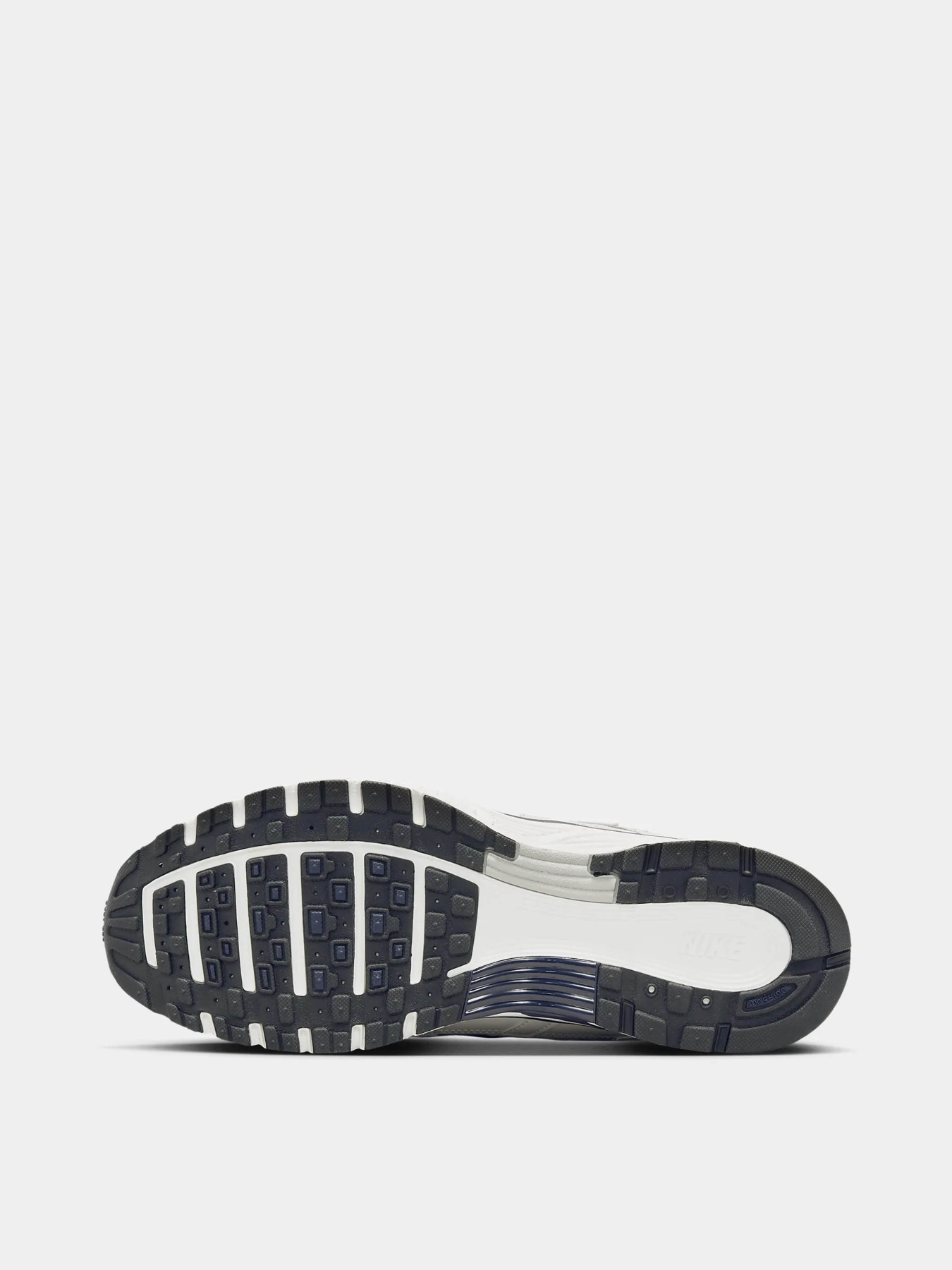 Кроссовки NIKE P-6000 модель CD6404-018 Фото