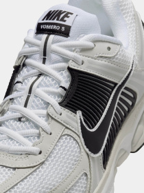 Кросівки NIKE ZOOM VOMERO 5 модель FB9149-101 Фото