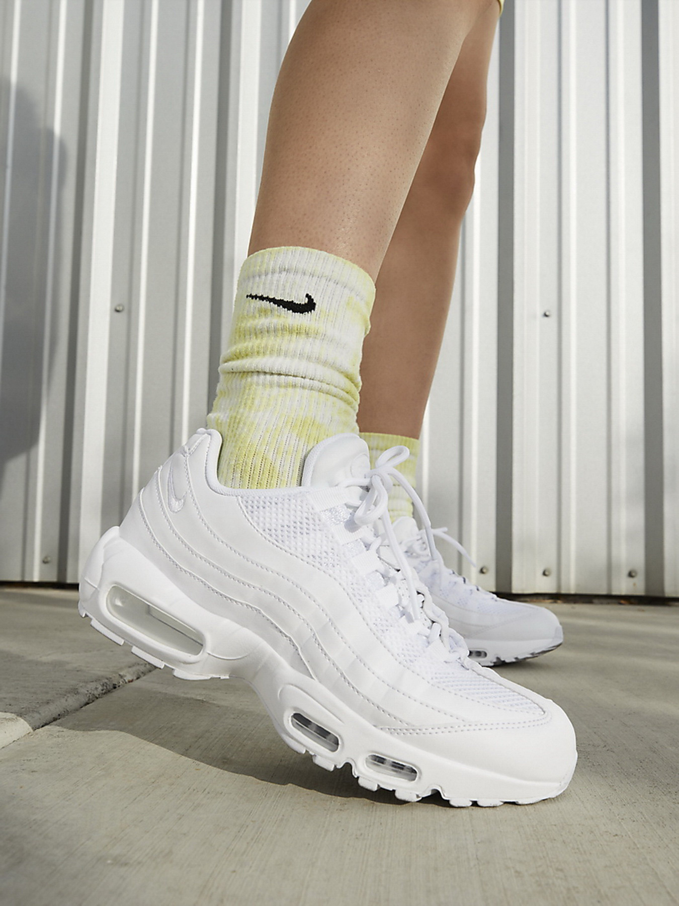 Кросівки NIKE Air Max 95 модель DH8015-100 Фото