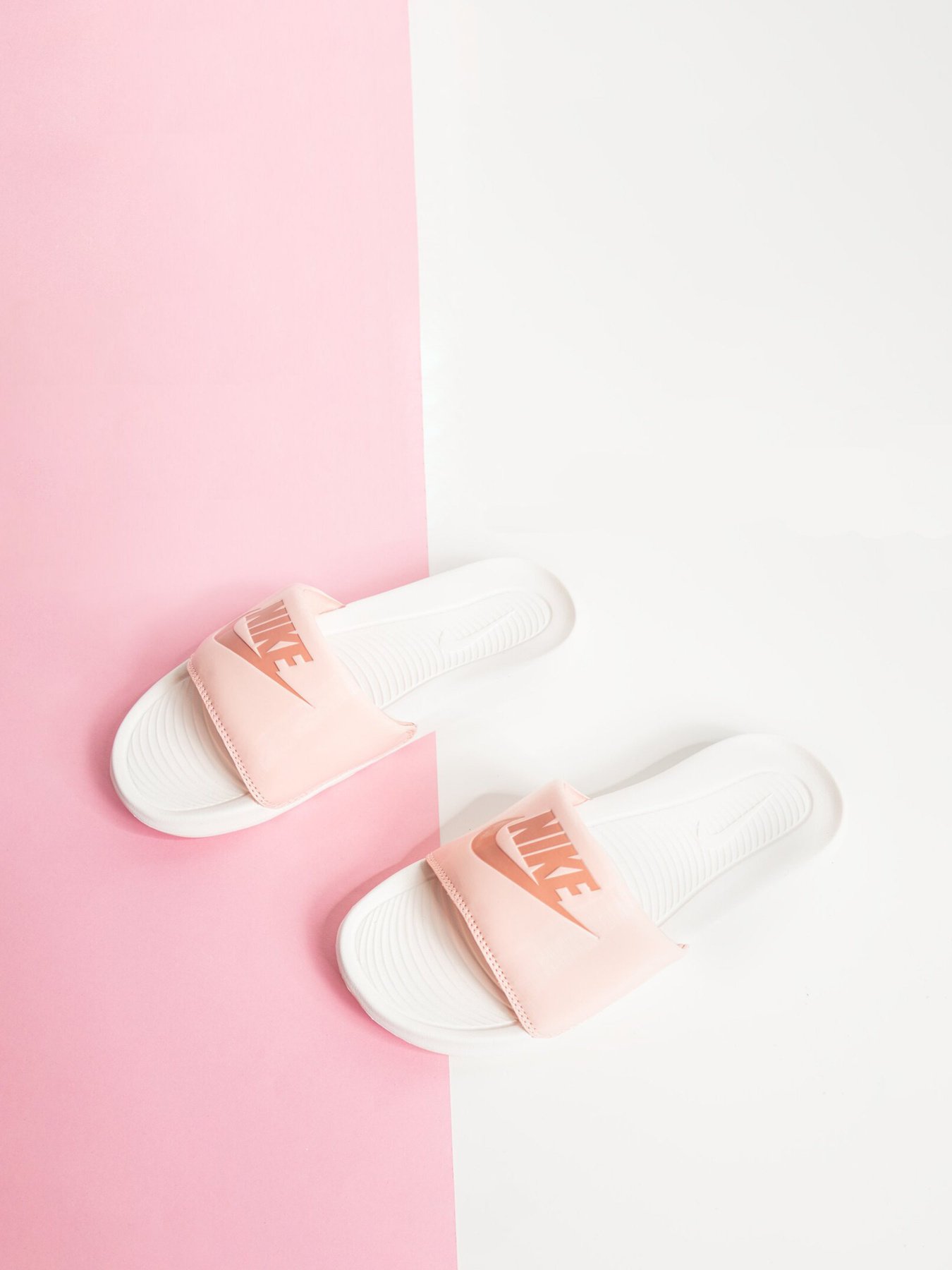 Шльопанці NIKE Victori One модель CN9677-801 Шльопанці NIKE Victori One модель CN9677-801 Фото