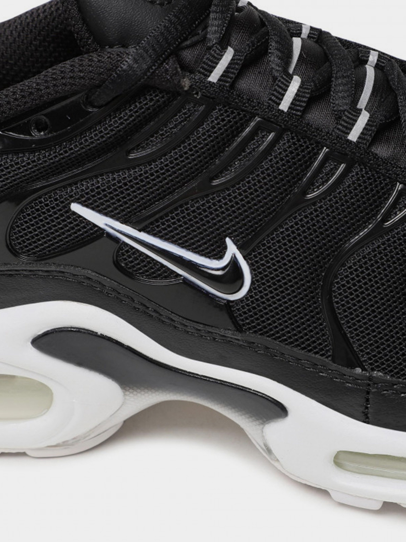 Кроссовки NIKE AIR MAX PLUS модель DM2362-001 Фото