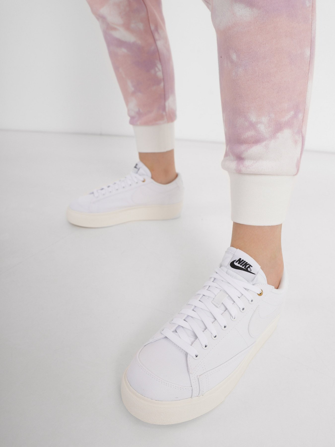 Кеди NIKE Blazer модель DV7475-100 Кеди NIKE Blazer модель DV7475-100 Фото
