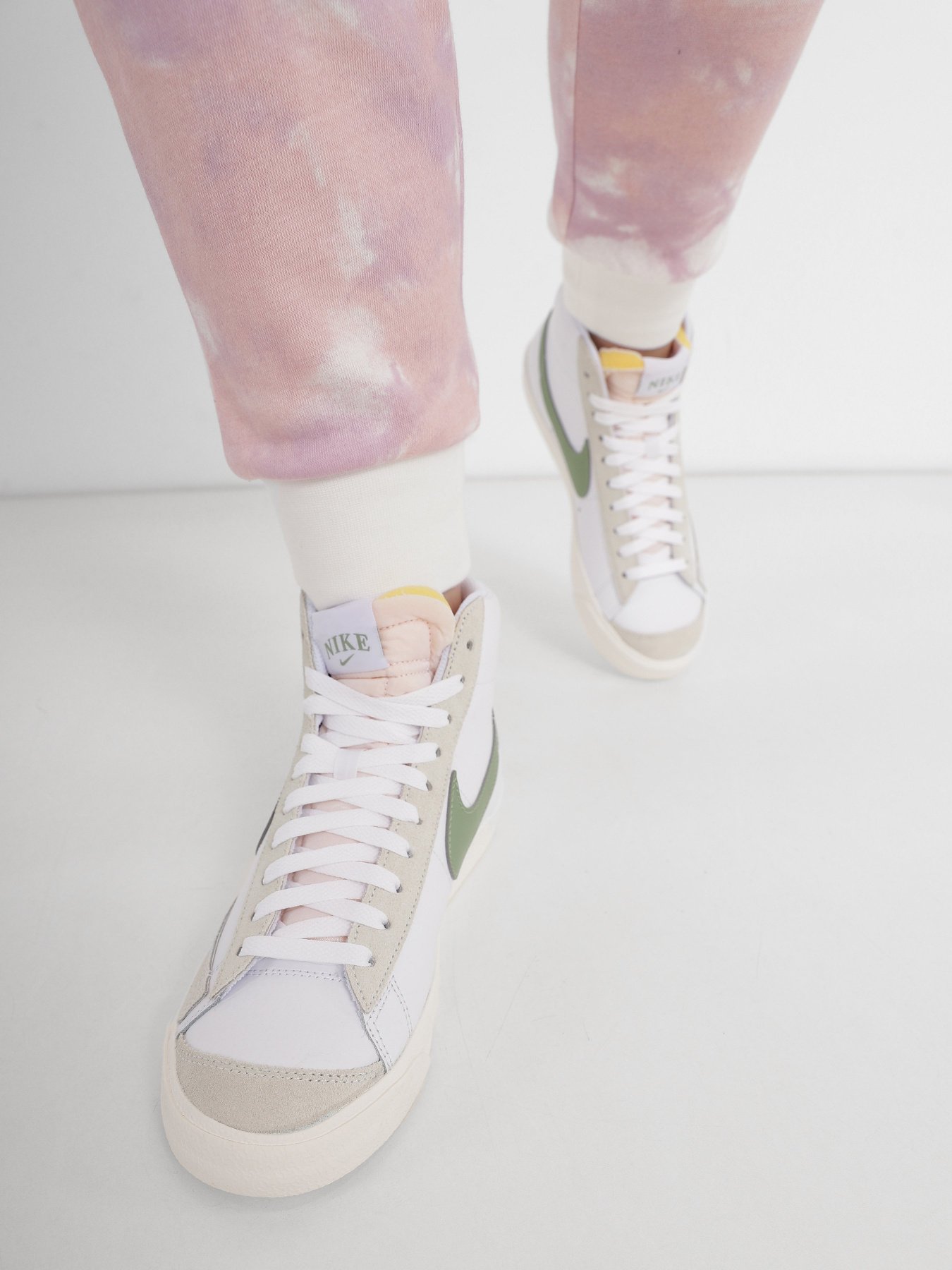 Кеди NIKE Blazer Mid '77 модель FJ4740-100 Фото