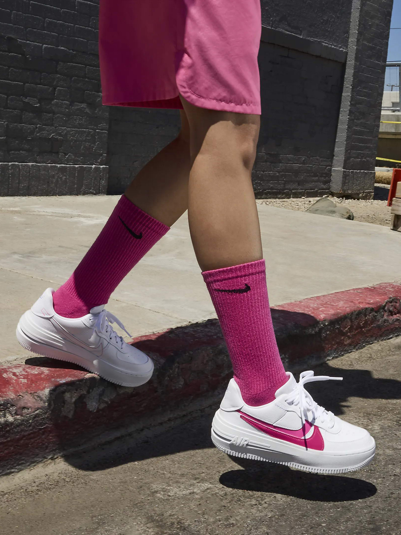 Кеды NIKE Air Force 1 Plt.Af.Orm модель FJ2986-100 Кеды NIKE Air Force 1 Plt.Af.Orm модель FJ2986-100 Фото