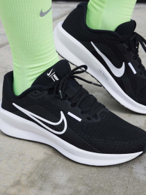 Кроссовки NIKE DOWNSHIFTER 13 модель FD6476-001 Фото