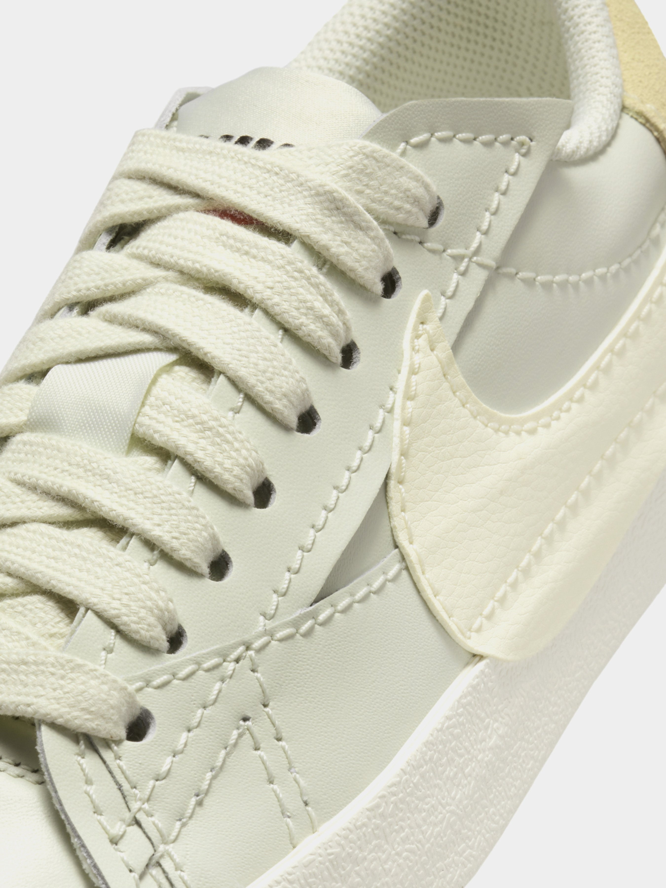 Кеды NIKE BLAZER LOW '77 JUMBO модель DQ1470-004 Фото