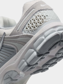 Кросівки NIKE ZOOM VOMERO 5 модель HQ0458-001 Фото