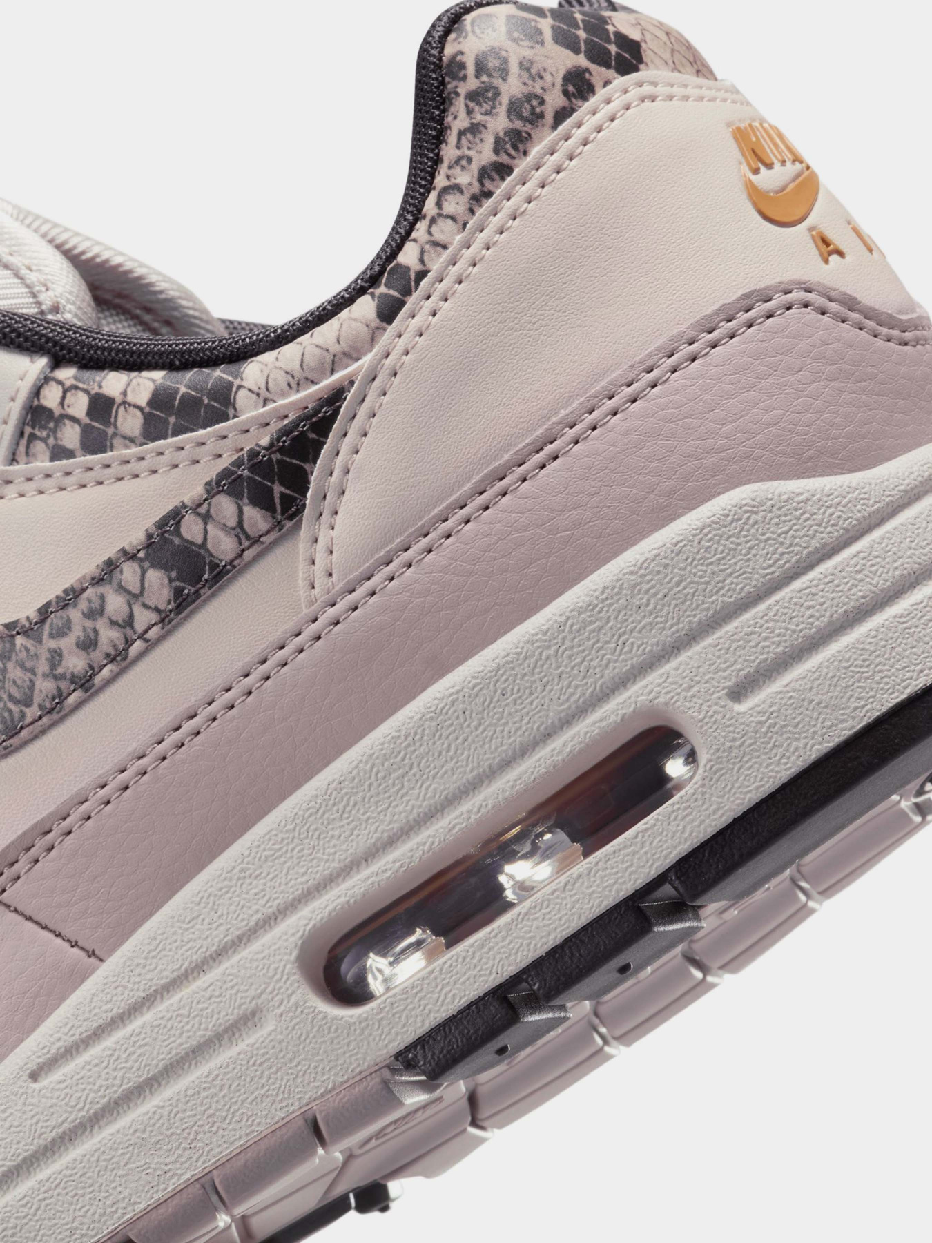 Кроссовки NIKE AIR MAX 1 SNAKESKIN модель HF5338-100 Фото