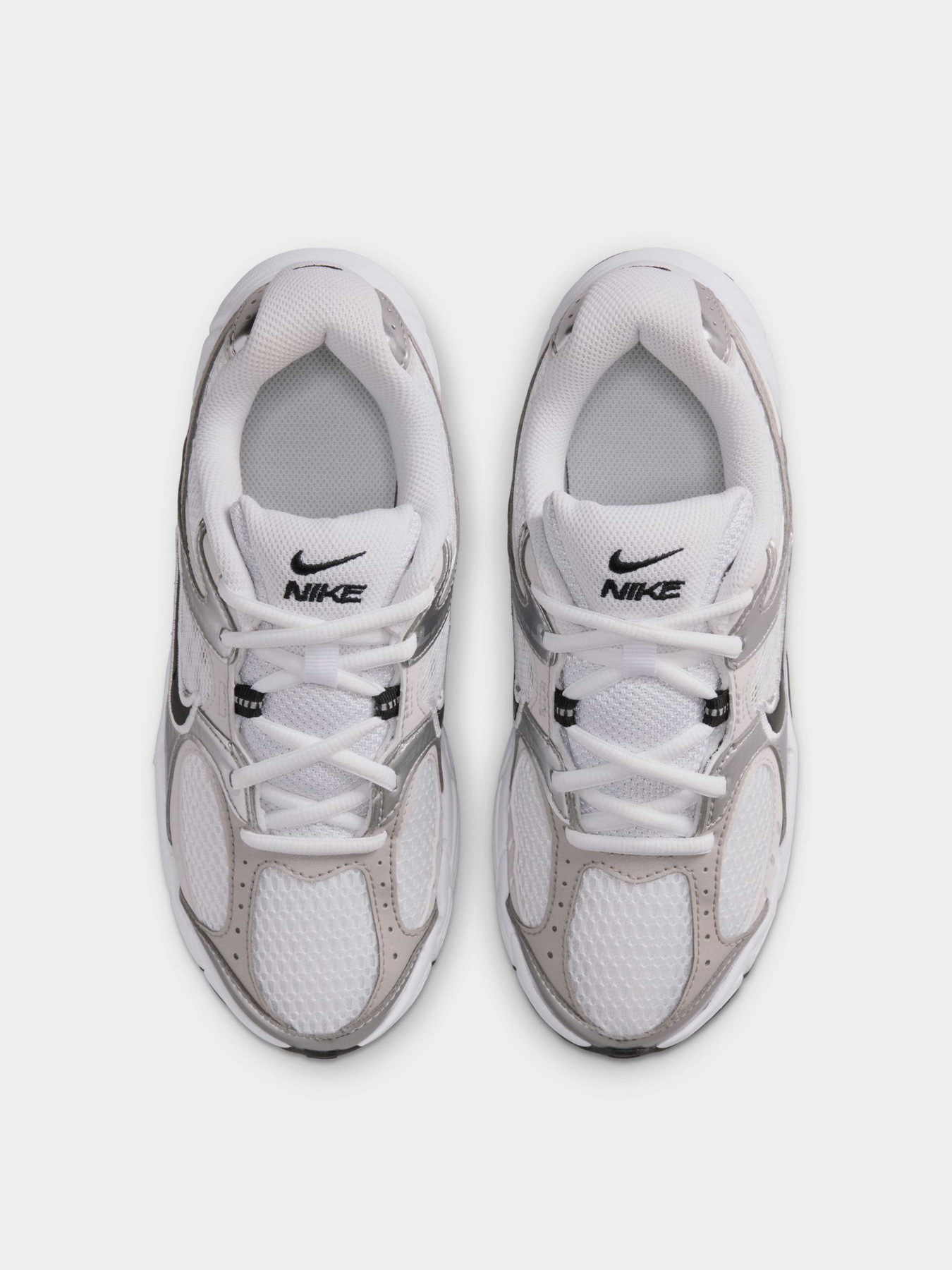 Кросівки NIKE V5 RNR модель HQ6411-100 Кросівки NIKE V5 RNR модель HQ6411-100 Фото