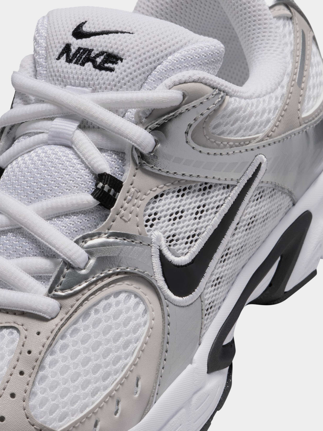 Кросівки NIKE V5 RNR модель HQ6411-100 Кросівки NIKE V5 RNR модель HQ6411-100 Фото