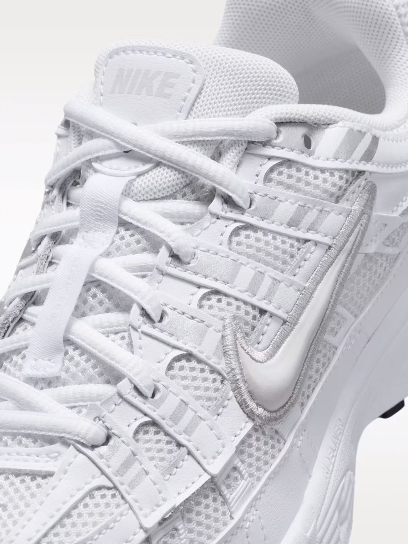 Кросівки NIKE P-6000 модель HV5064-017 Фото