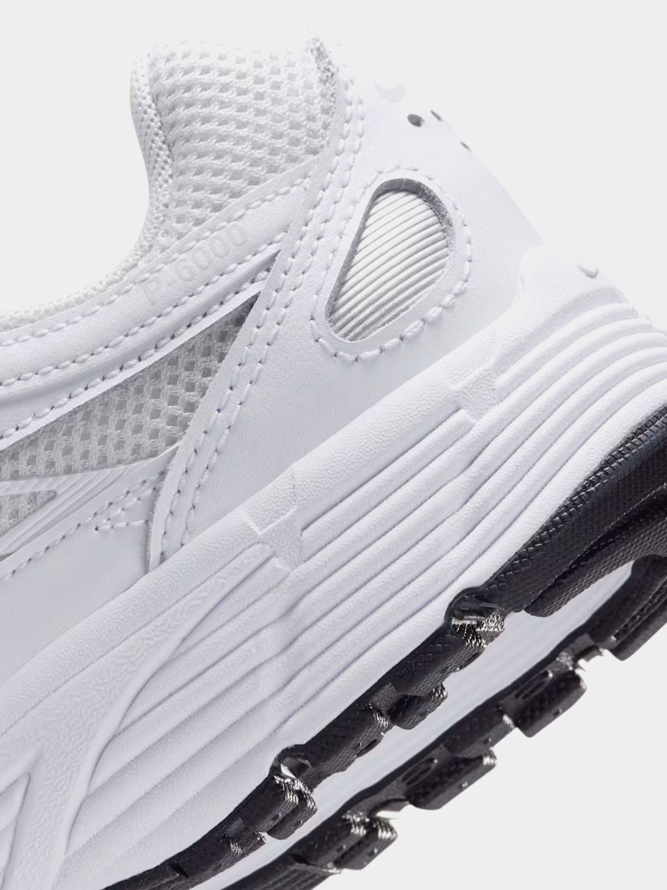Кросівки NIKE P-6000 модель HV5064-017 Фото